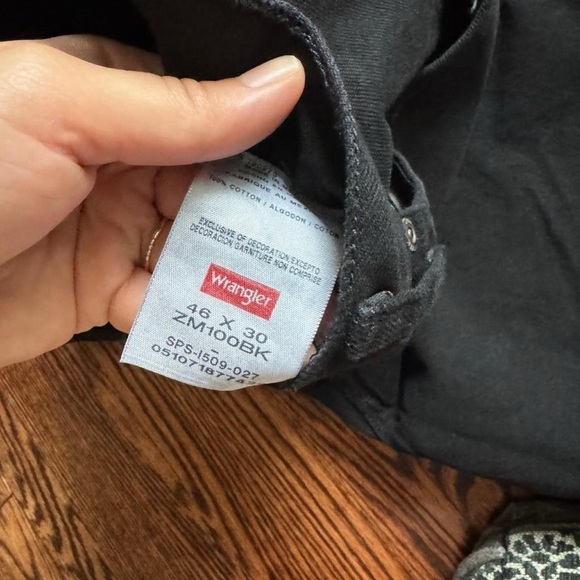 Wrangler Black Relaxed Fit Jeans - Picture 6 of 8